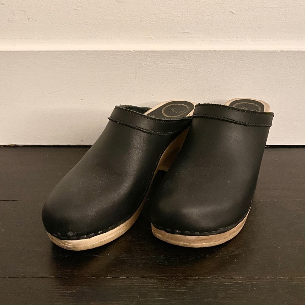 No. 6 black leather clogs. Old school clog high heel. Size 37